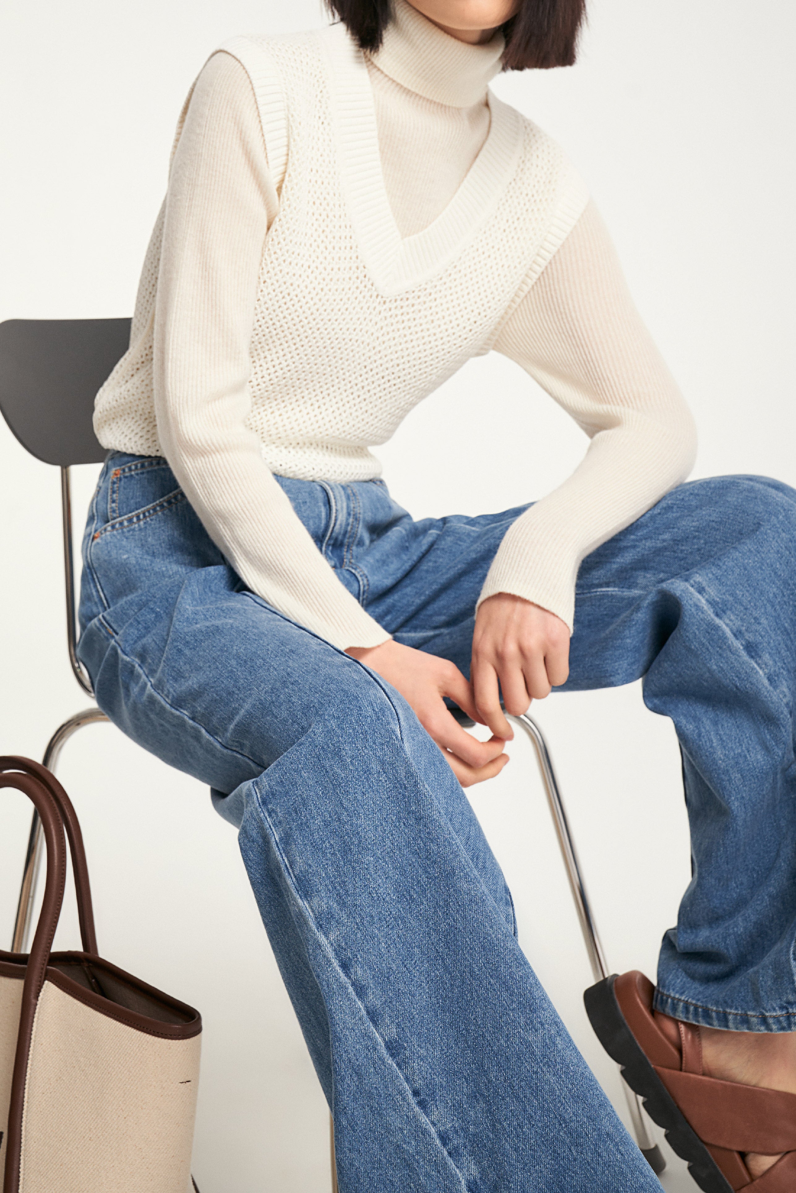 Laurèl V-neck Knit Top