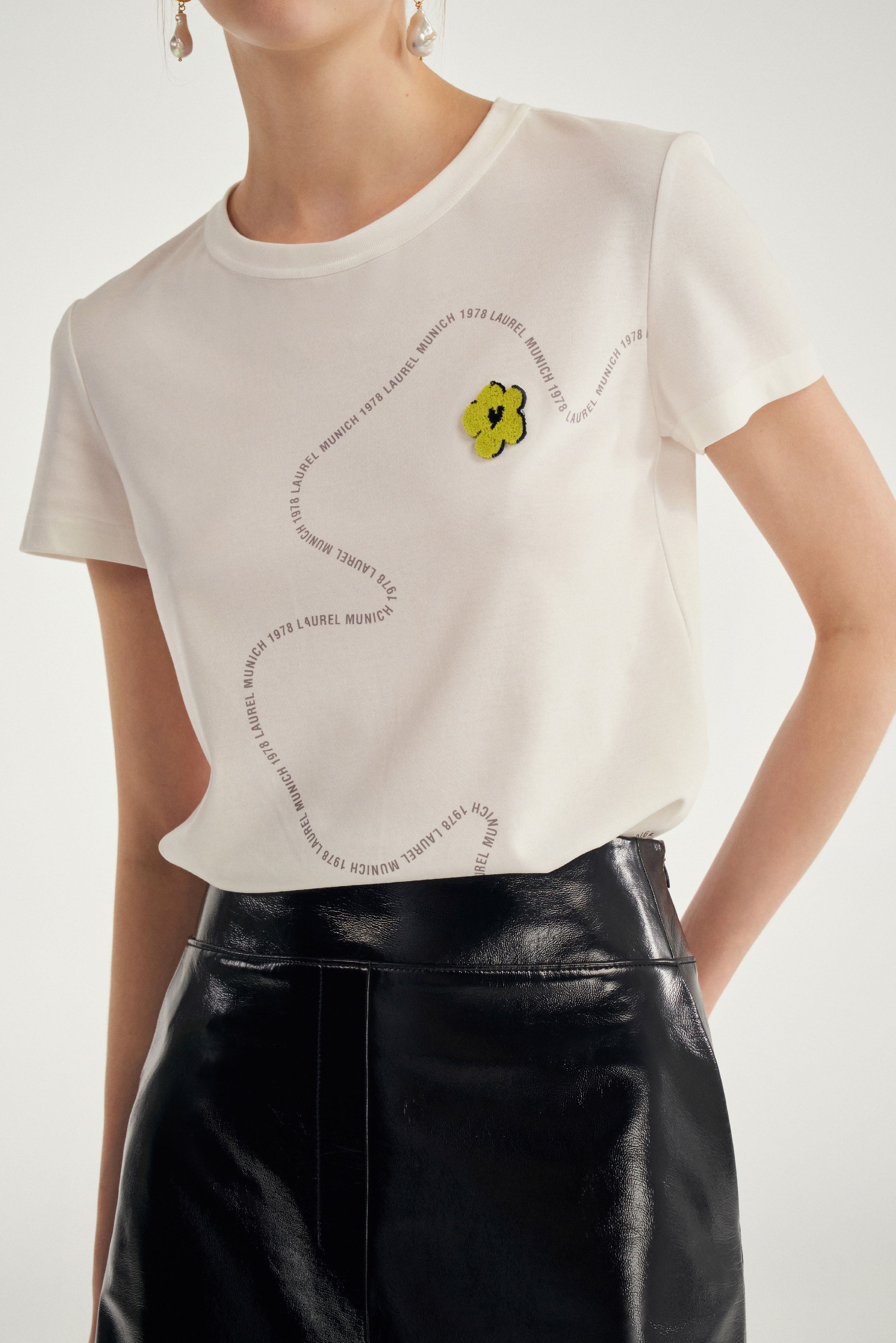 Laurèl Playful 3D Embroidered Short-sleeve T-shirt