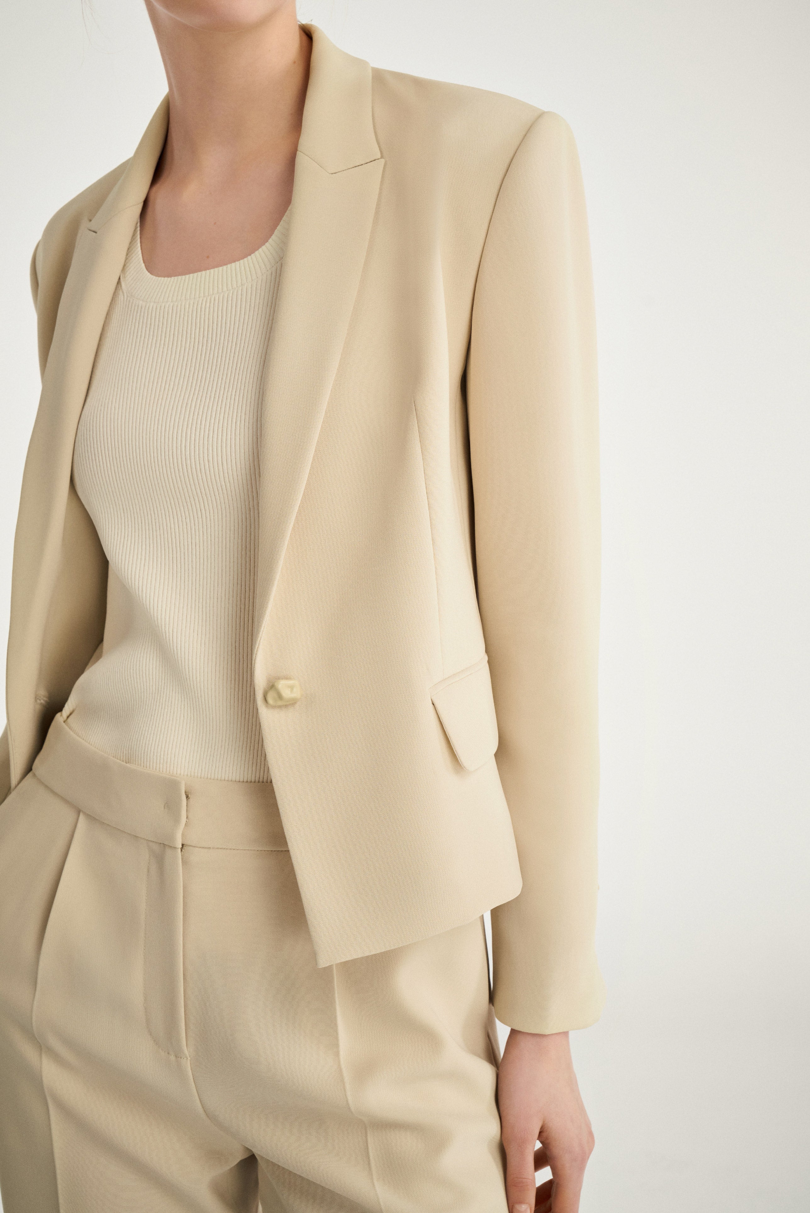 Laurèl Short-Length Blazer With A Double-Layered Collar
