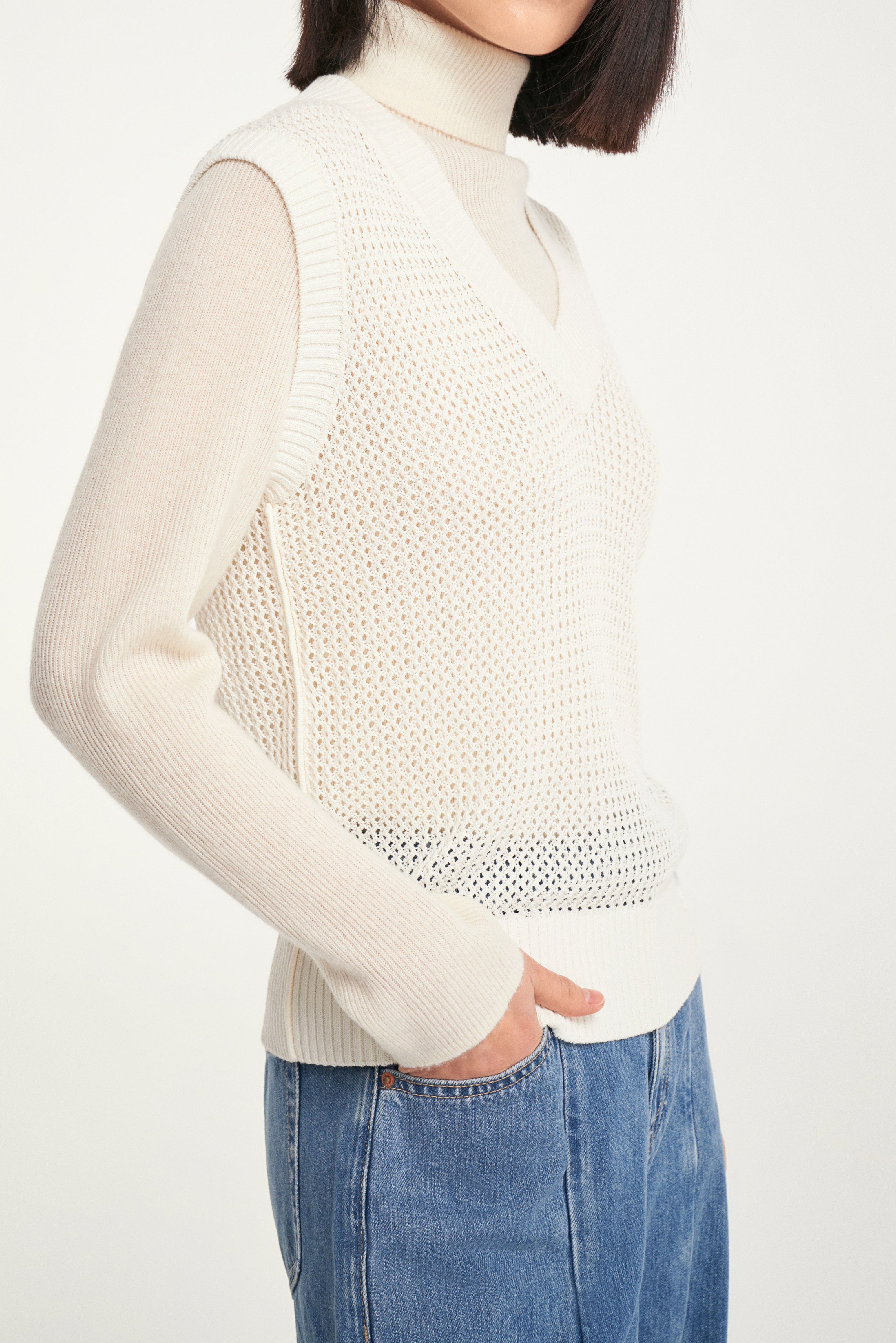 Laurèl V-neck Knit Top